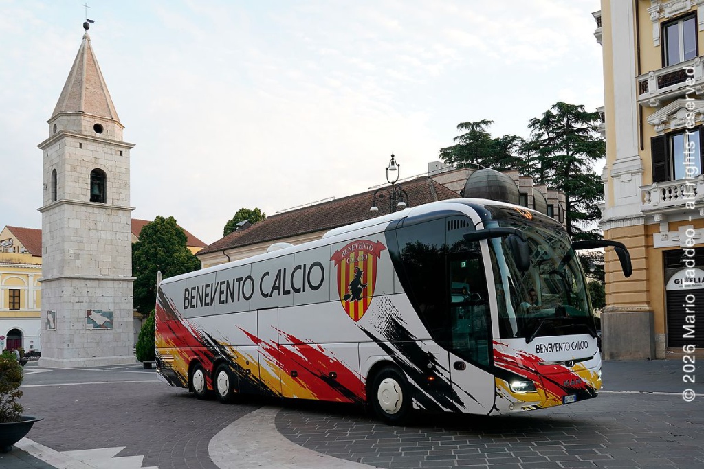 Nuovo look per il pullman del Benevento Calcio: Texi firma il restyling della nuova stagione